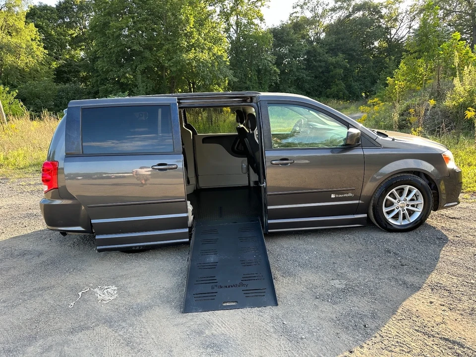 2015 Dodge Caravan - Image 15 of 21