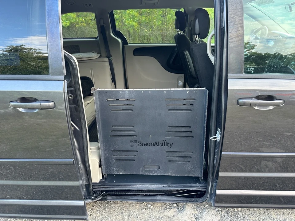 2015 Dodge Caravan - Image 14 of 21