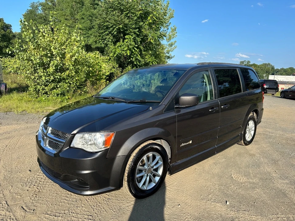 2015 Dodge Caravan - Image 2 of 21
