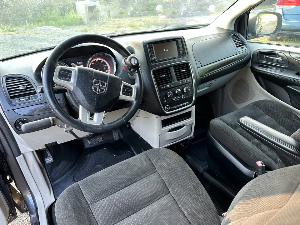2015 Dodge Caravan - Image 10 of 21