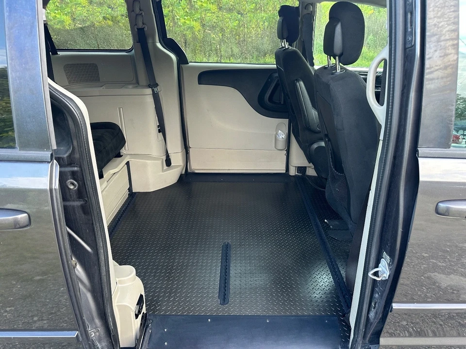 2015 Dodge Caravan - Image 16 of 21