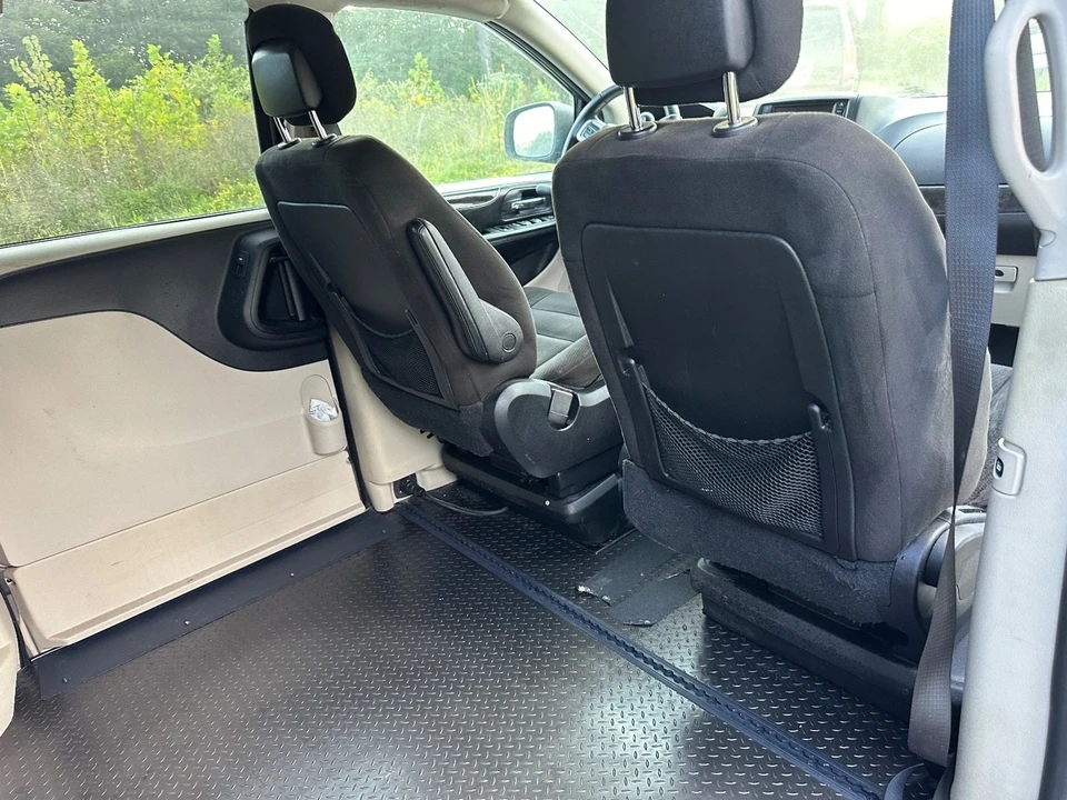 2015 Dodge Caravan - Image 17 of 21