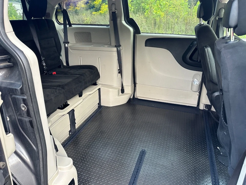 2015 Dodge Caravan - Image 18 of 21