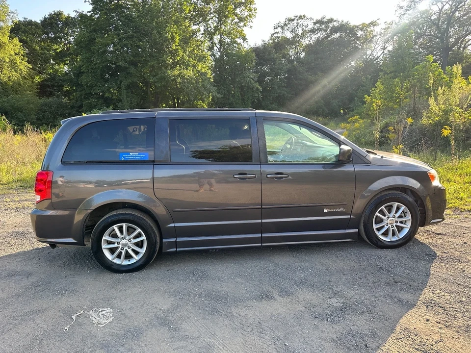 2015 Dodge Caravan - Image 7 of 21