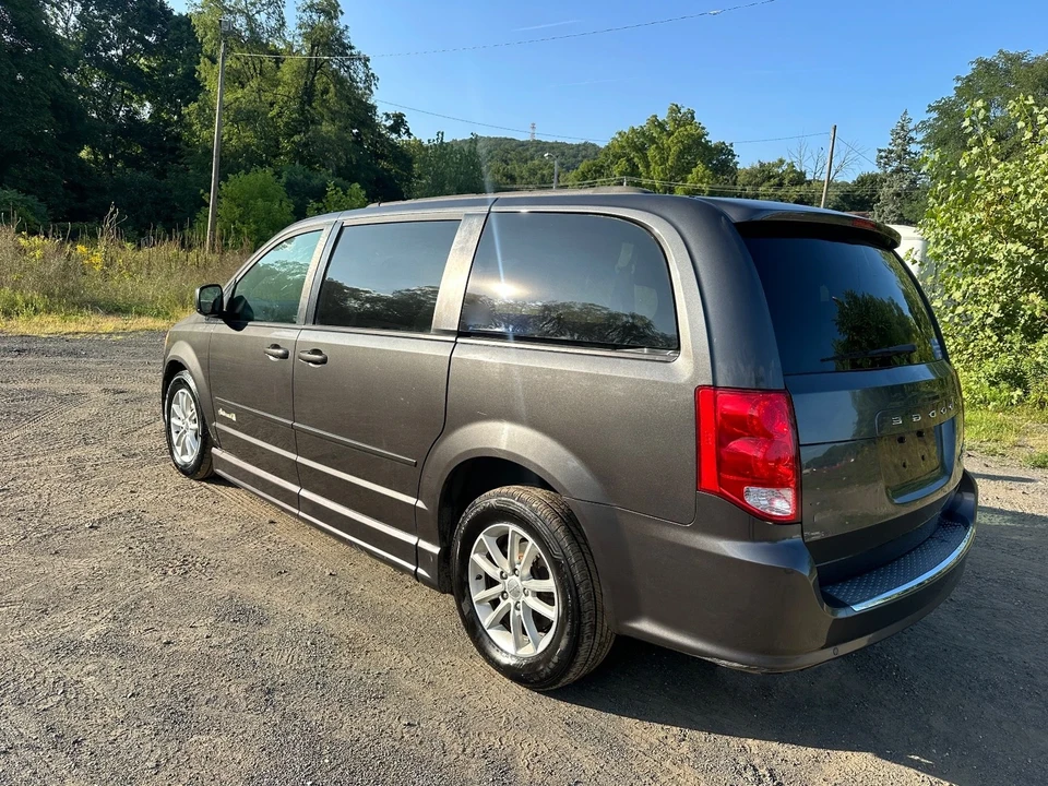2015 Dodge Caravan - Image 4 of 21