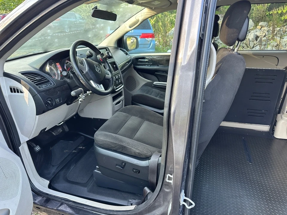 2015 Dodge Caravan - Image 9 of 21