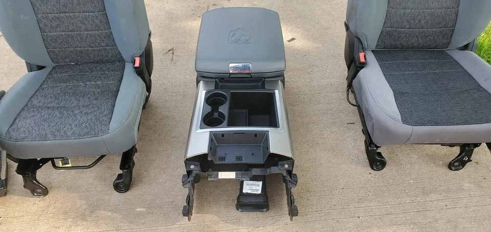2015 Parts & Memorabilia Seats & Interior - Image 7 of 10