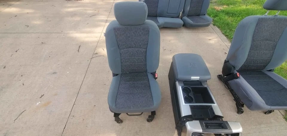2015 Parts & Memorabilia Seats & Interior - Image 2 of 10