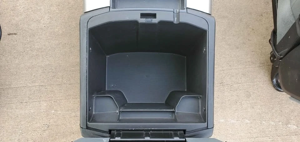 2015 Parts & Memorabilia Seats & Interior - Image 8 of 10