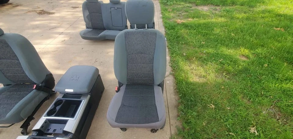 2015 Parts & Memorabilia Seats & Interior - Image 4 of 10