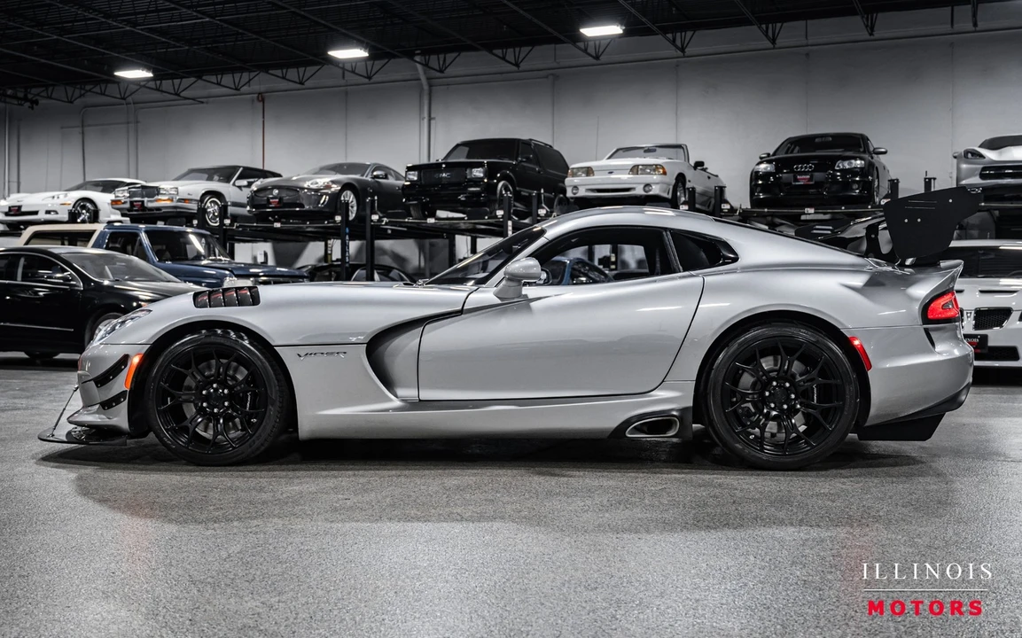 2015 Dodge Viper 5th Gen - Image 2 of 31