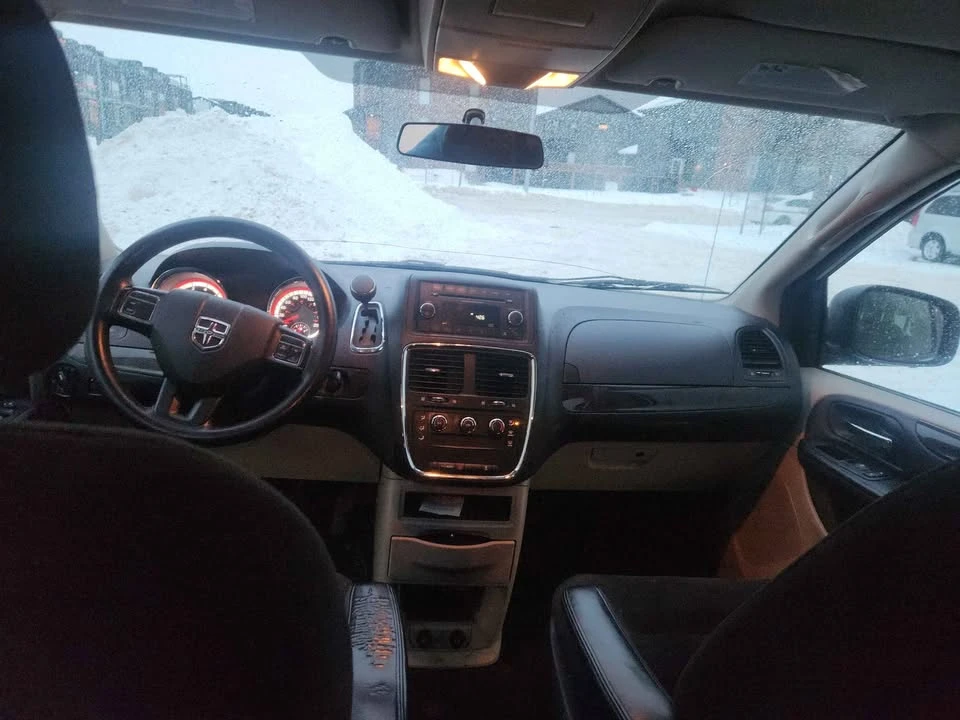 2015 Dodge Caravan - Image 7 of 10