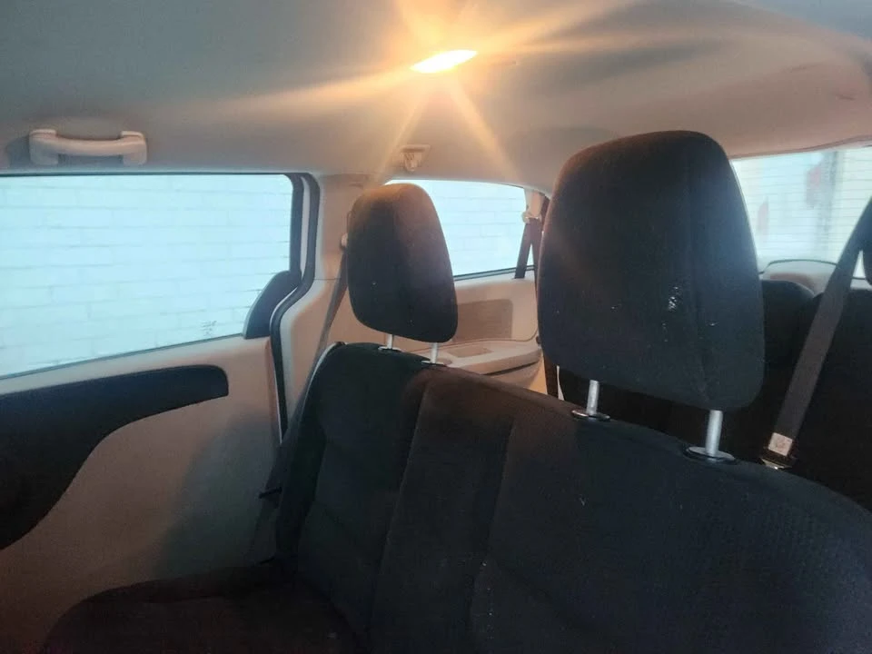 2015 Dodge Caravan - Image 8 of 10