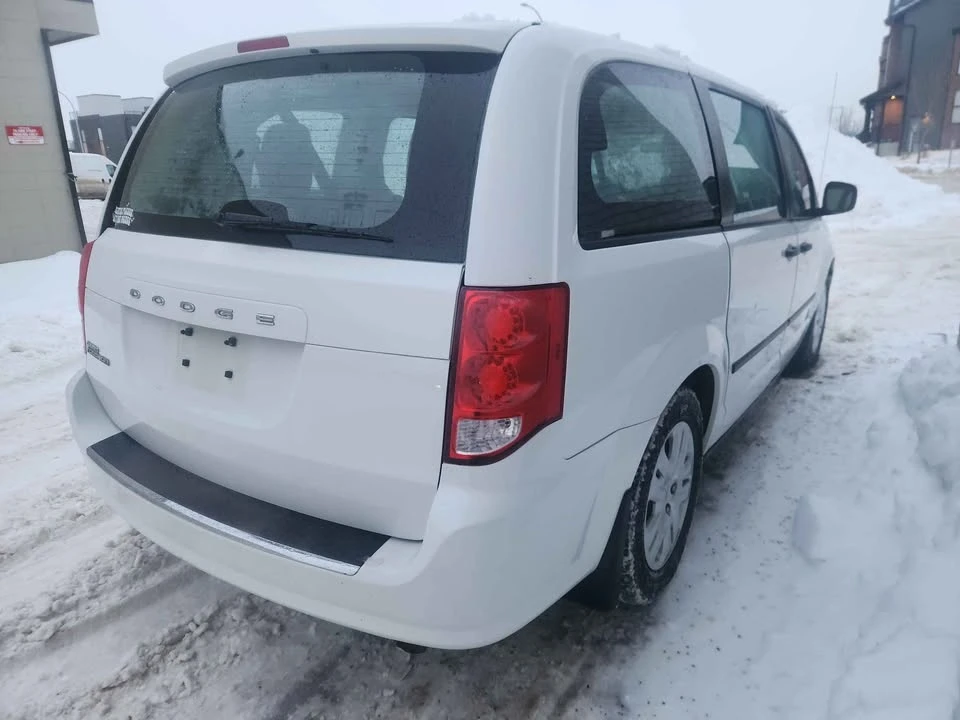2015 Dodge Caravan - Image 2 of 10