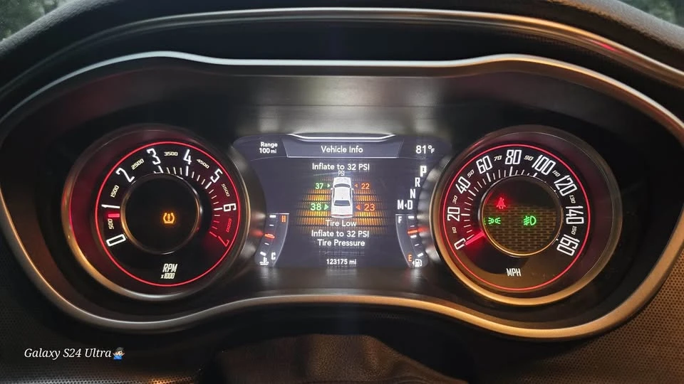 2015 Dodge Challenger 3rd Gen - Image 8 of 14