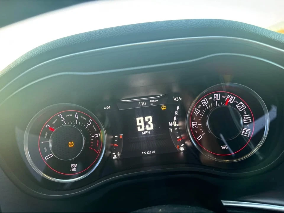 2015 Dodge Challenger 3rd Gen - Image 5 of 9
