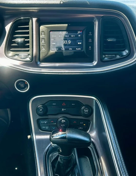 2015 Dodge Challenger 3rd Gen - Image 13 of 14