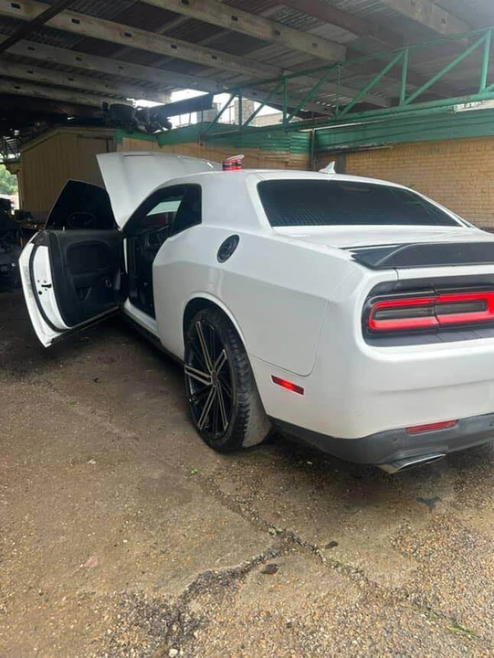 2015 Dodge Challenger SRT8 & 392 3rd Gen - Image 2 of 5