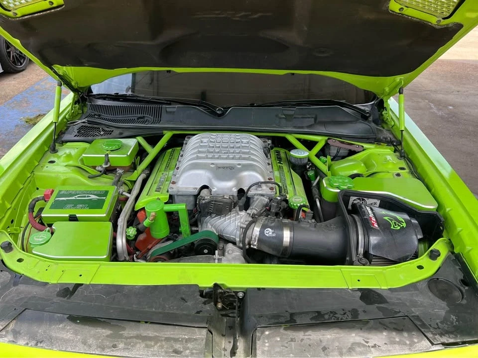 2015 Dodge Challenger SRT Hellcat 3rd Gen - Image 9 of 17