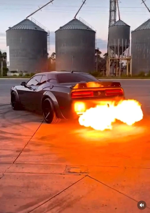 2015 Dodge Challenger SRT Hellcat 3rd Gen - Image 9 of 9