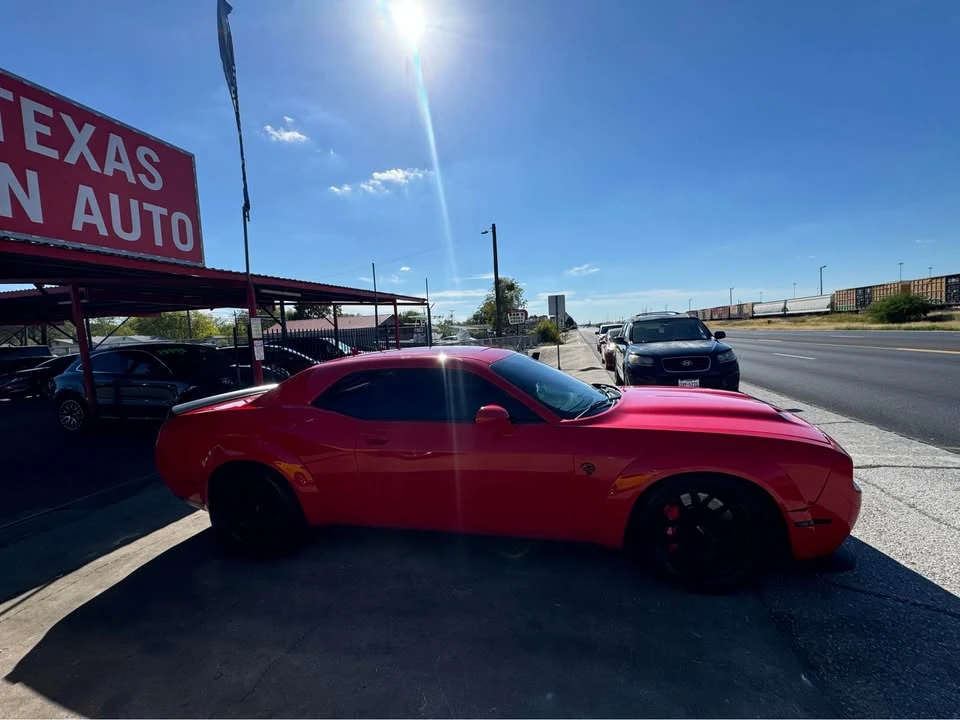 2015 Dodge Challenger SRT Hellcat 3rd Gen - Image 9 of 10