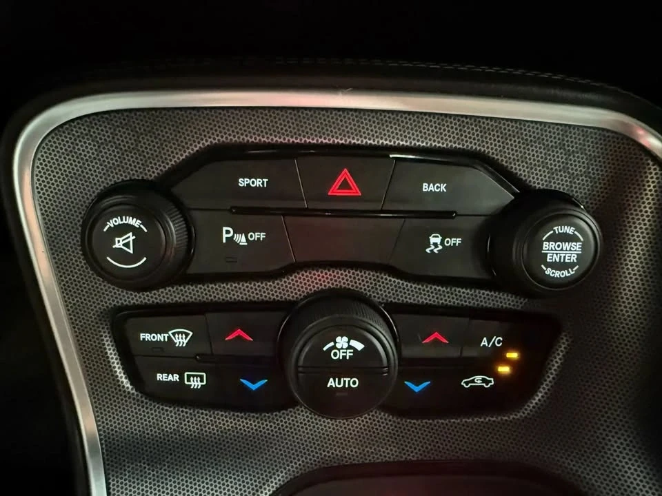 2015 Dodge Challenger 3rd Gen - Image 16 of 20