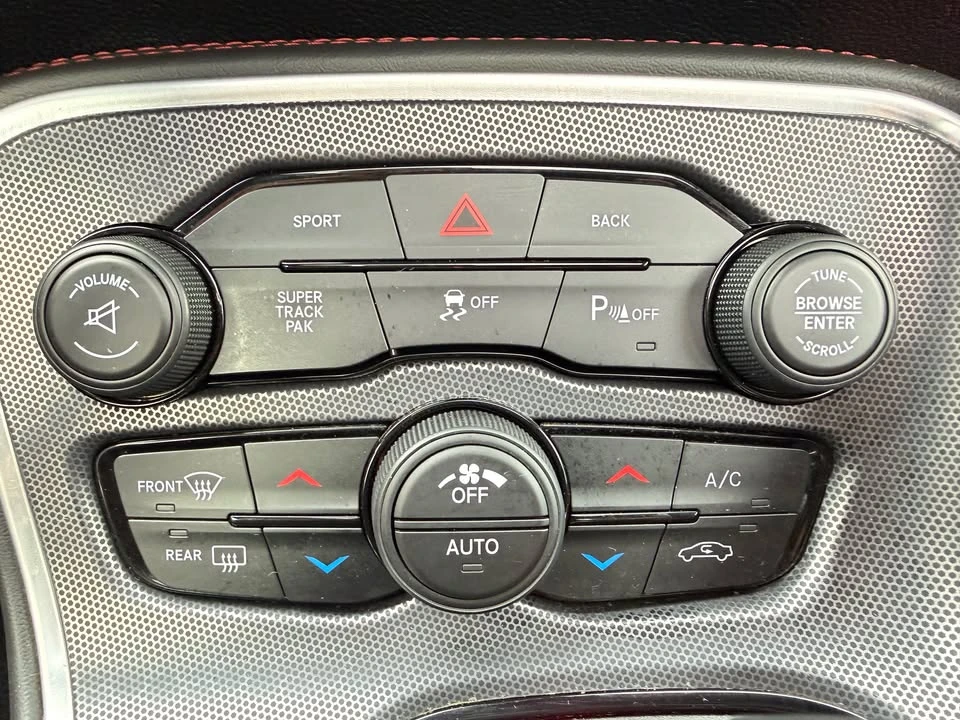 2015 Dodge Challenger 3rd Gen - Image 13 of 16