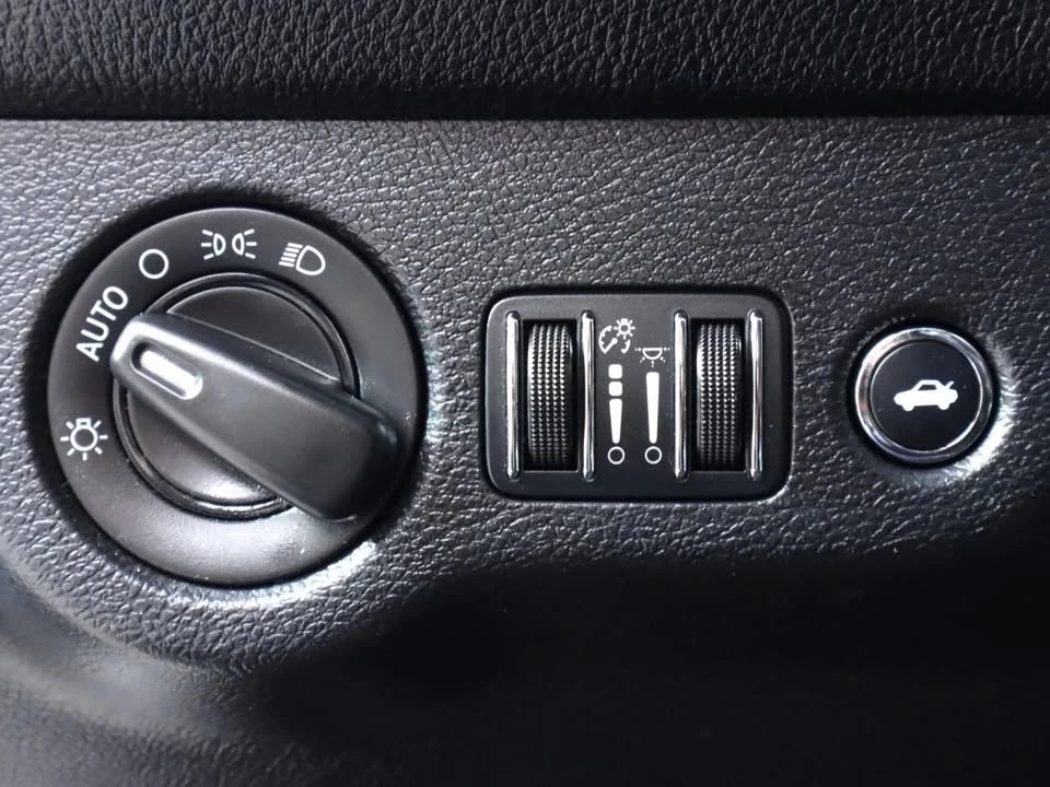 2015 Dodge Challenger 3rd Gen - Image 10 of 14