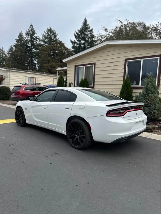 2015 Dodge Charger 6th Gen - Image 4 of 13