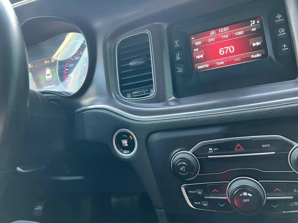 2015 Dodge Charger 7th Gen - Image 13 of 17