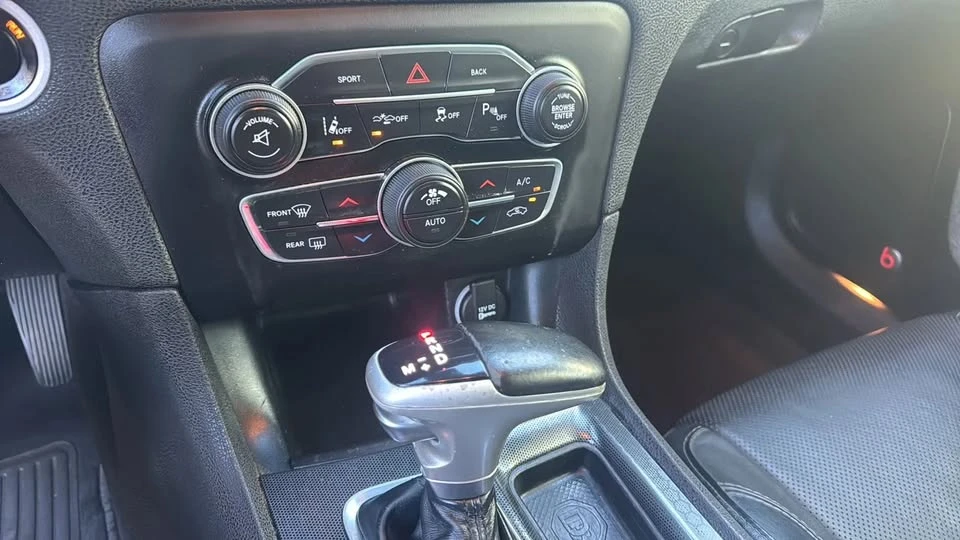 2015 Dodge Charger 7th Gen - Image 15 of 20