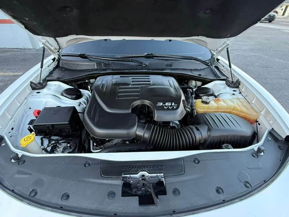 2015 Dodge Charger 7th Gen - Image 11 of 15