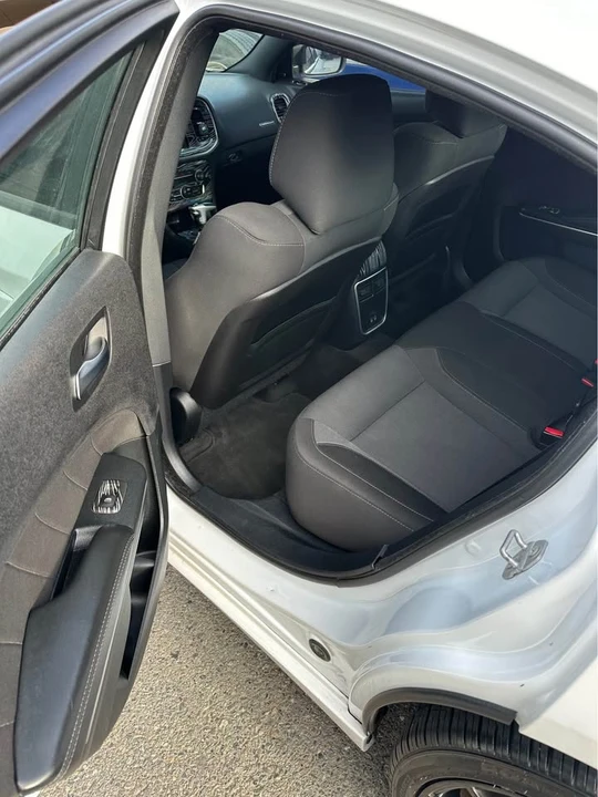 2015 Dodge Charger 7th Gen - Image 13 of 16