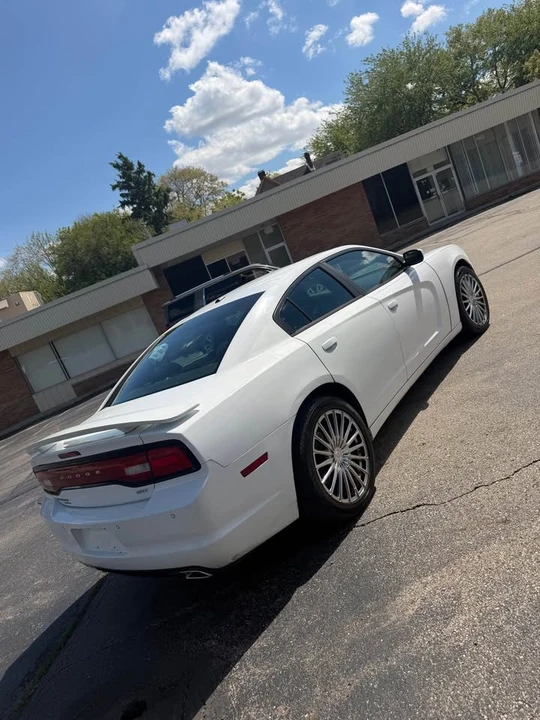 2015 Dodge Charger 7th Gen - Image 4 of 11