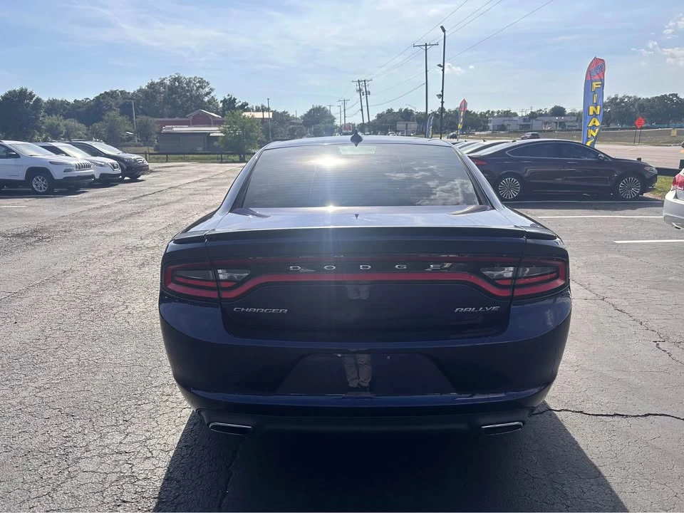 2015 Dodge Charger 7th Gen - Image 4 of 10