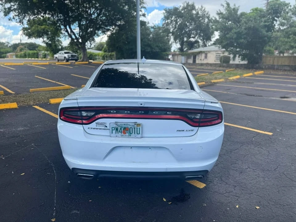 2015 Dodge Charger 7th Gen - Image 4 of 9