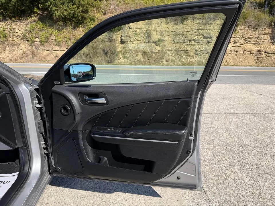 2015 Dodge Charger 7th Gen - Image 16 of 17