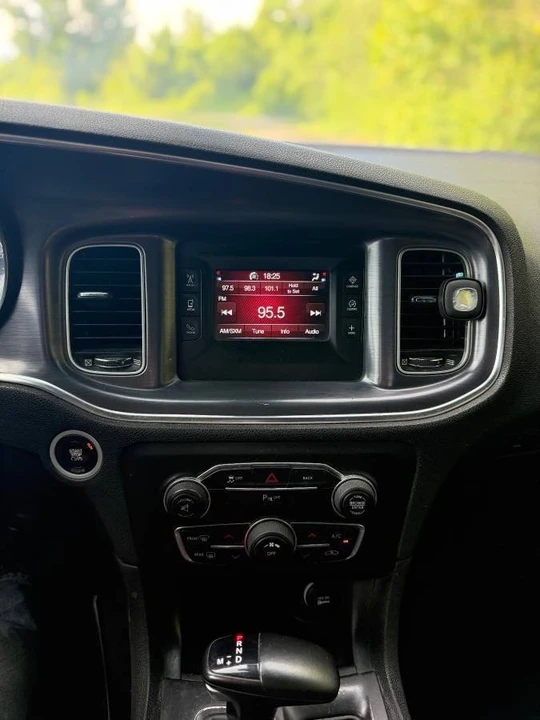 2015 Dodge Charger 7th Gen - Image 8 of 10