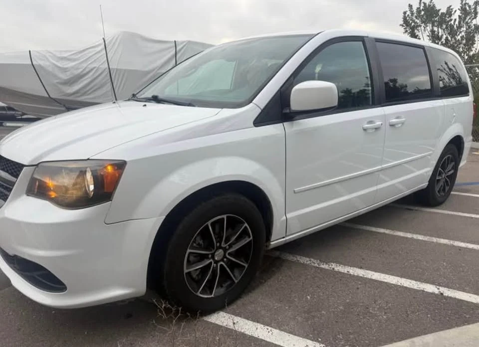 2015 Dodge Caravan - Image 3 of 8