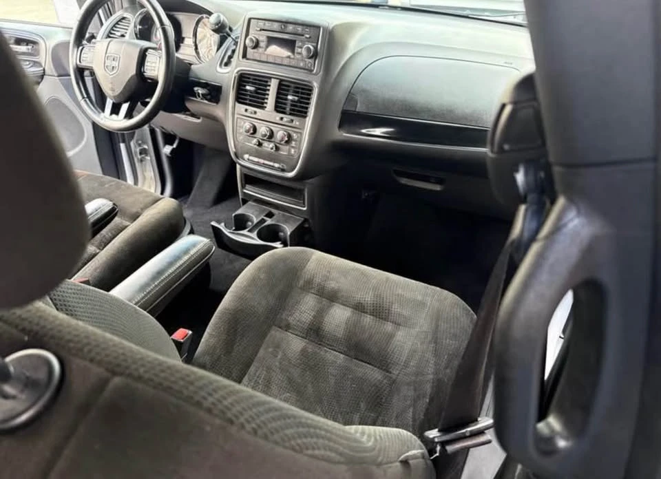 2015 Dodge Caravan - Image 5 of 8