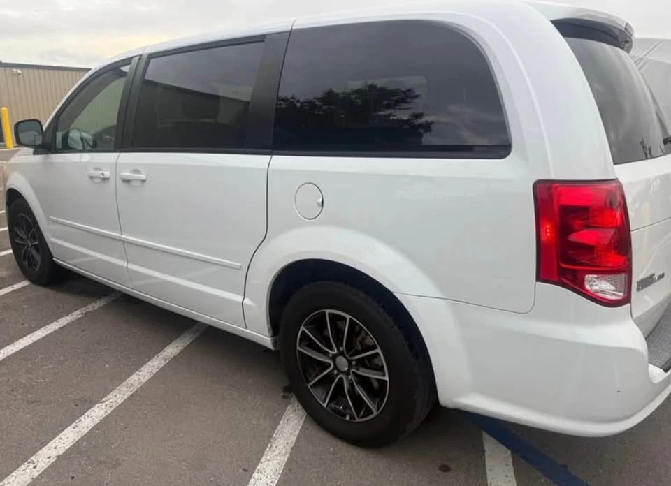 2015 Dodge Caravan - Image 2 of 8