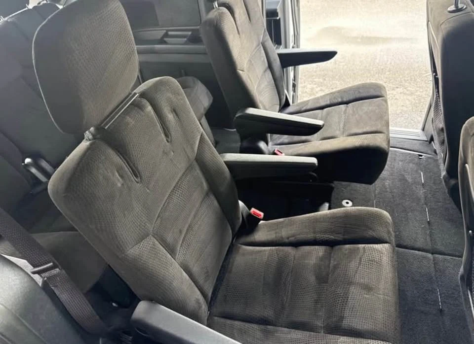 2015 Dodge Caravan - Image 6 of 8