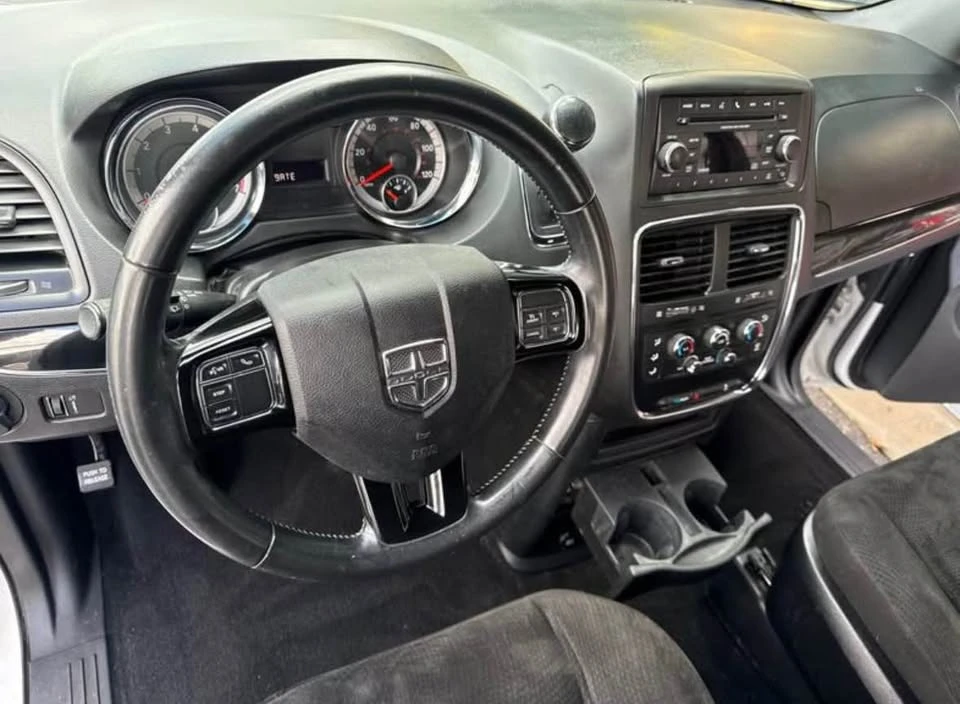 2015 Dodge Caravan - Image 4 of 8