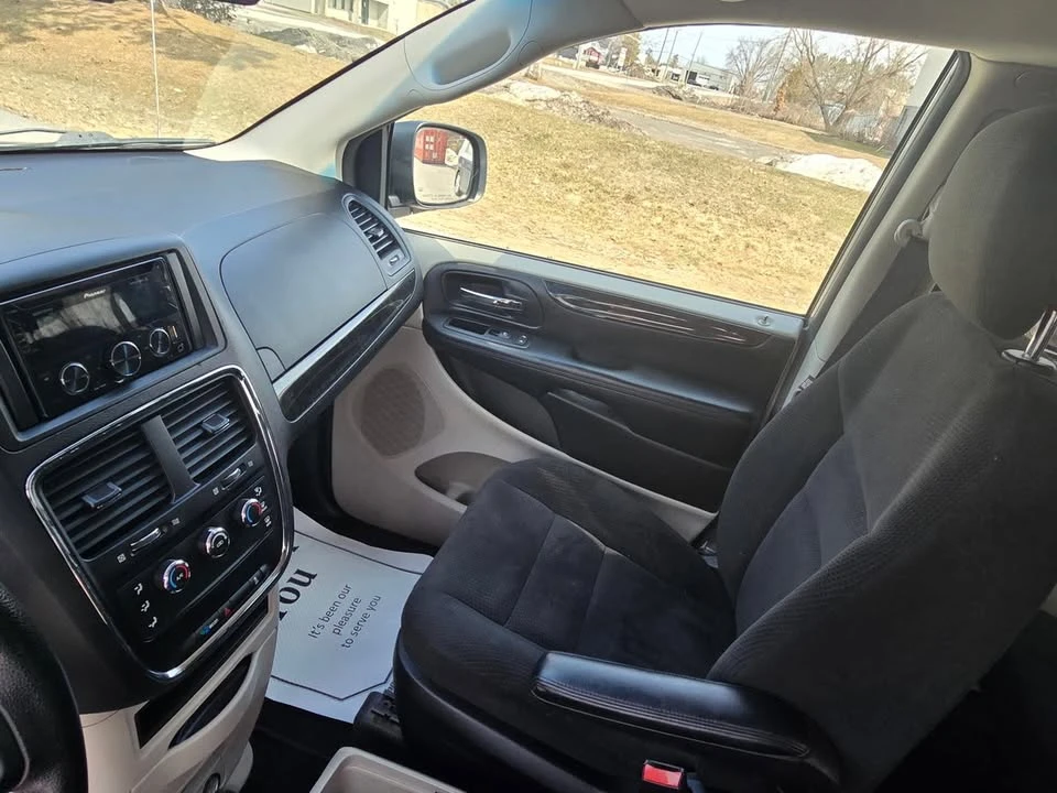 2015 Dodge Caravan - Image 12 of 18