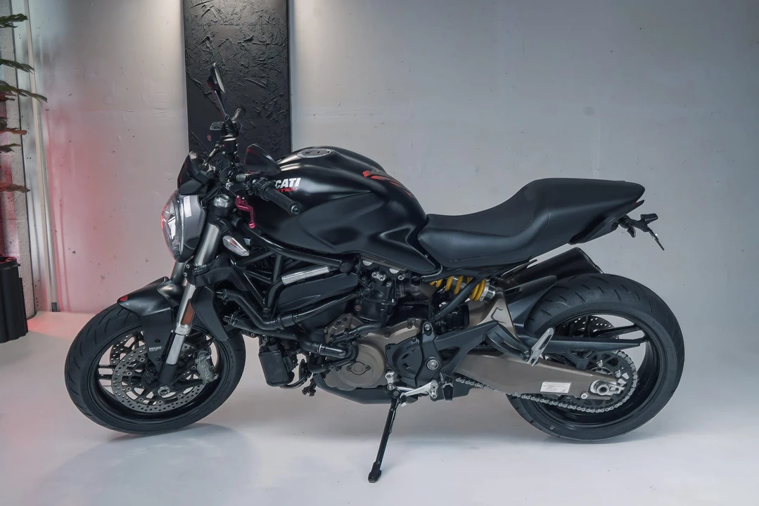 2015 Ducati Monster - Image 8 of 31