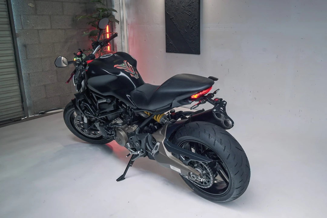 2015 Ducati Monster - Image 9 of 31