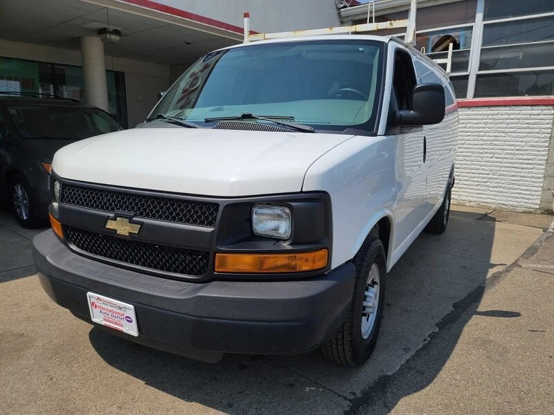 2015 Chevrolet Express - Image 2 of 4