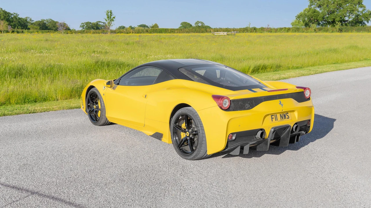 2015 Ferrari 458 Speciale - Image 6 of 31
