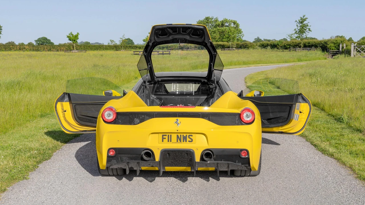 2015 Ferrari 458 Speciale - Image 7 of 31