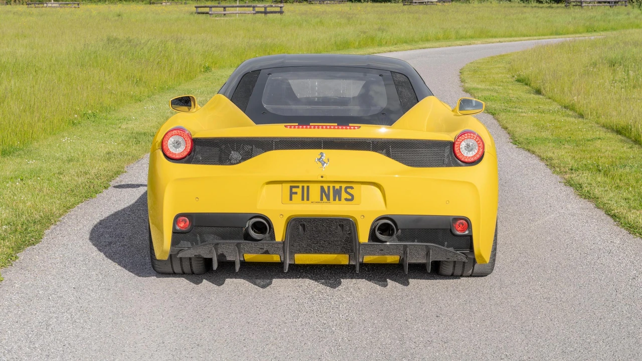 2015 Ferrari 458 Speciale - Image 8 of 31
